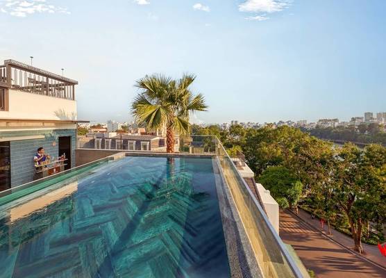La Siesta Premium Lakeside 1