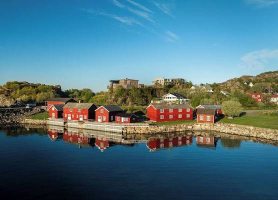 Astra Village - Waterfront Rorbu Cabins in Lofoten 1