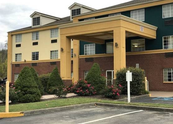 Days Inn by Wyndham Norton 1