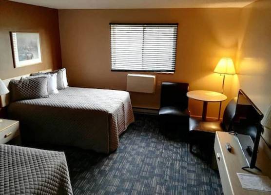 Lakeside Motor Inn 1