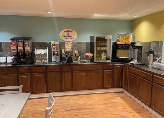 Super 8 by Wyndham Monroe 1
