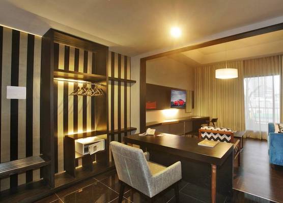 Cabin Hotel 1