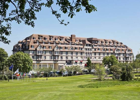 Hôtel Barrière L'Hôtel du Golf 1