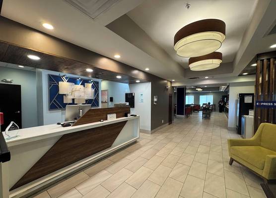 Holiday Inn Express & Suites CINCINNATI-BLUE ASH by IHG 1