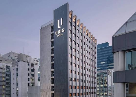 Hotel Uri& 1