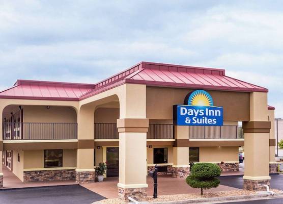 Days Inn & Suites by Wyndham Warner Robins Near Robins AFB 1