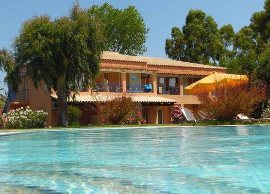 Tellis Holiday Rooms 1