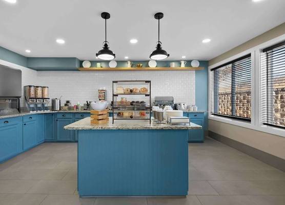 Country Inn & Suites by Radisson, Near The National Sports Center, Coon Rapids, MN 1