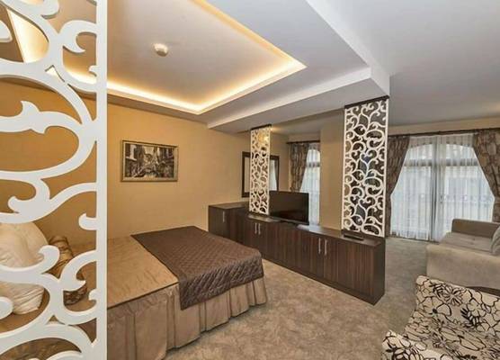 Romeo Hotel 1