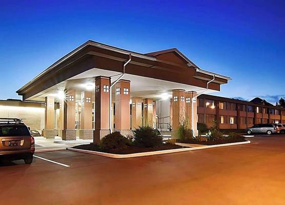 Quality Inn & Suites Syracuse - Carrier Circle 1