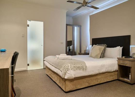 Norfolk Hotel 1