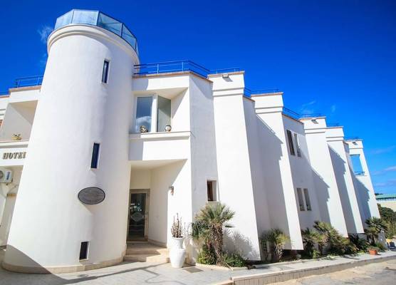 Hotel Il Faro Della Guitgia Tommasino 1