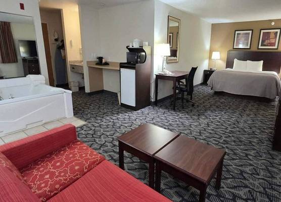 Quality Inn & Suites Eldridge Davenport North 1