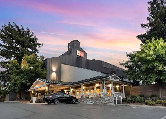 Best Western Plus Inn at the Vines 1