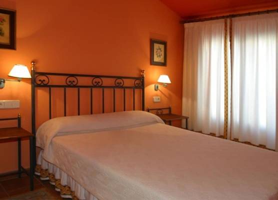 Hotel y apartamentos La Casa Rural 1