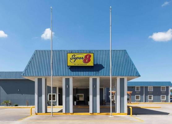 Super 8 by Wyndham Buffalo 1