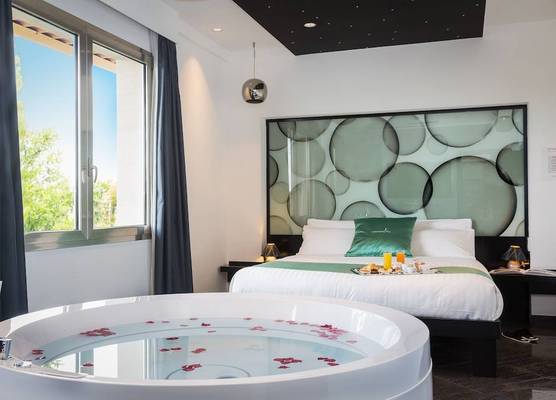 JC Hotel 1