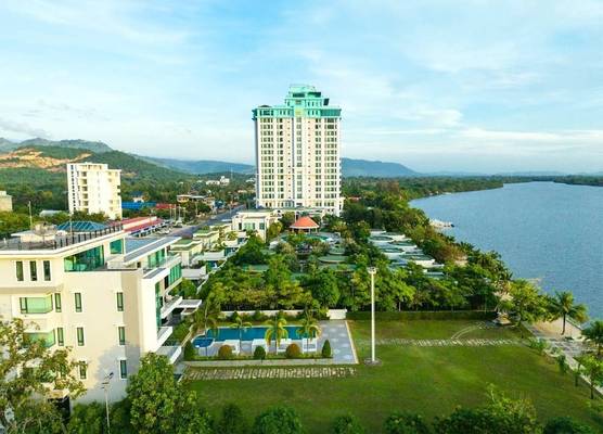 Castle Bayview Resort & Spa 1