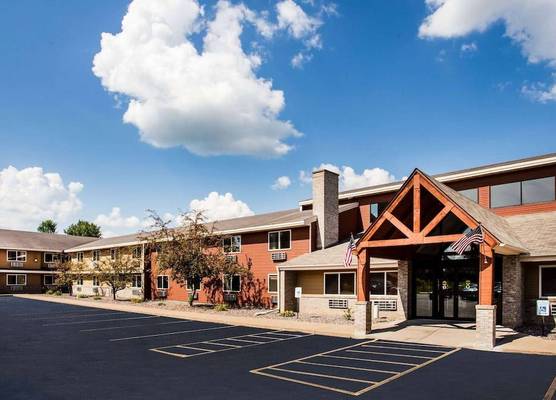 AmericInn by Wyndham Menomonie 1