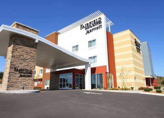 Fairfield Inn & Suites by Marriott London 1