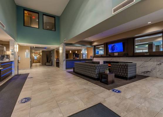 Holiday Inn Express GOLDEN-KICKING HORSE by IHG 1
