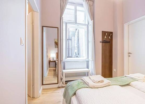 1 Aprt & 5 Stylish Hotel Rooms, Comfort & Convenience Combined 1