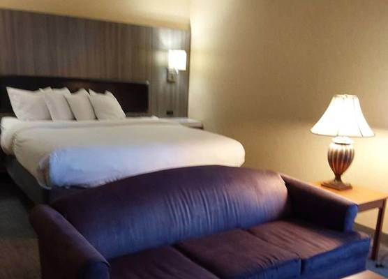 Lavissh Inn and Suites 1