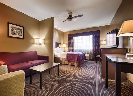 Best Western Giddings Inn & Suites 1