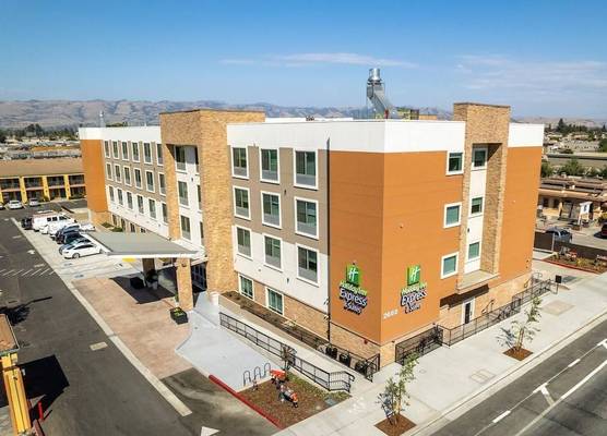 Holiday Inn Express & Suites SAN JOSE – SILICON VALLEY by IHG 1