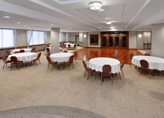 Ramada by Wyndham Milwaukee 1