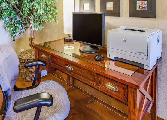 AmericInn by Wyndham Des Moines Airport 1