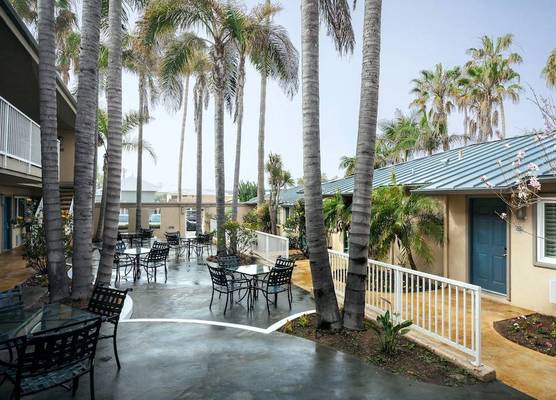 PB Surf Beachside Inn 1