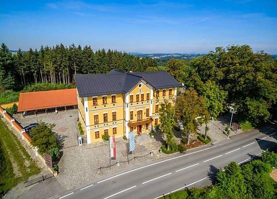 Hotel & Restaurant Waldschloss 1