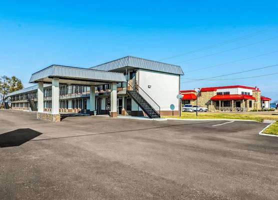 Americas Best Value Inn-Indianola 1