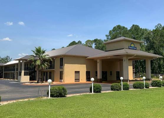 Days Inn by Wyndham Lake City I-10 1