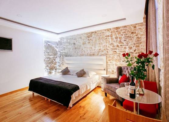Get Split Luxury Apartment 1