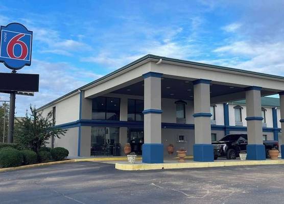 Motel 6 Canton, MS 1