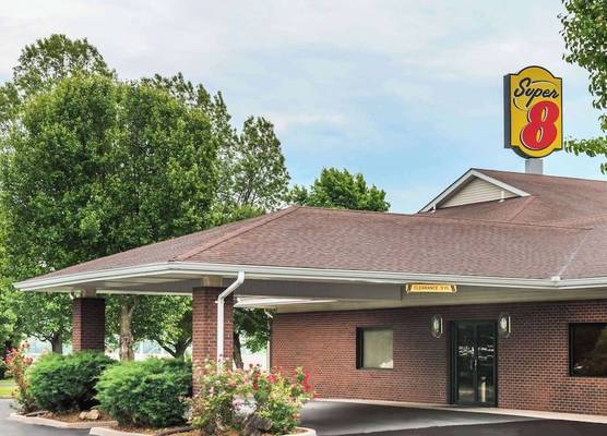 Super 8 by Wyndham O'Fallon 1
