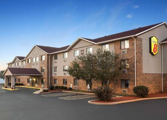 Super 8 by Wyndham Fairview Heights-St. Louis 1
