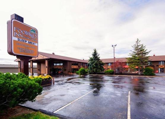 The Foothills Inn 1