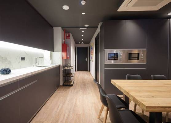 Airhostel Barcelona Airport 24h 1