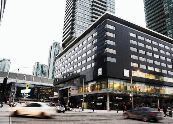 Le Germain Hotel Maple Leaf Square 1