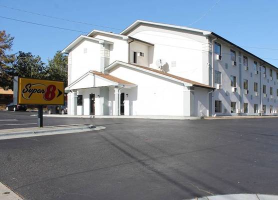 Super 8 by Wyndham Greensboro/Coliseum/Conv. 1