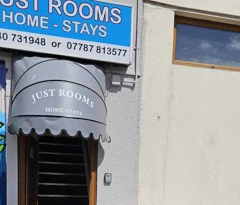 JUST ROOMs 1