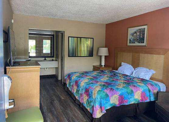 JAX INN 1