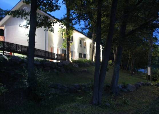 Crestwood Inn 1