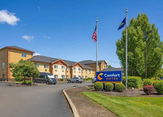 Comfort Suites Salem 1