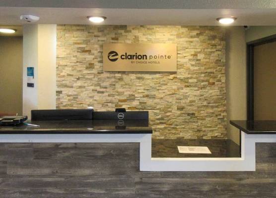Clarion Pointe Evansville North 1