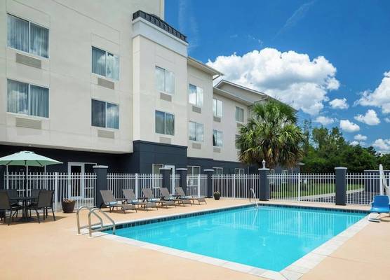 Fairfield Inn & Suites Marianna 1