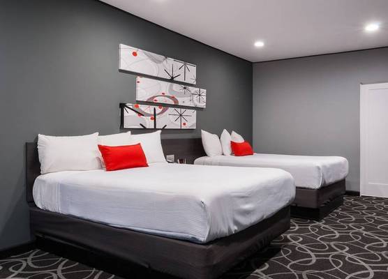 Astro Pasadena Hotel 1
